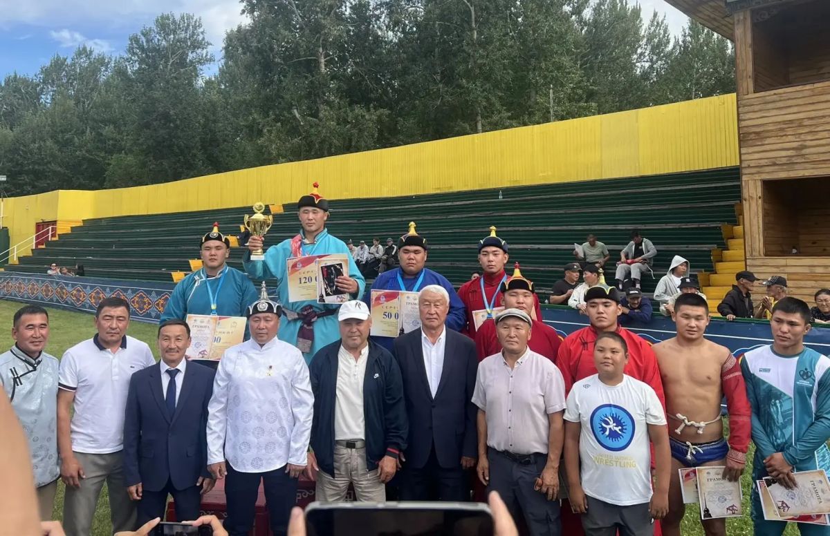 Сегодня в честь национального праздника Наадым-2026 прошли Первенство Республики Тыва по борьбе хуреш среди юношей до 18 лет и республиканский турнир среди ветеранов Сегодня в честь национального праздника Наадым-2026 прошли Первенство Республики Тыва по борьбе хуреш среди юношей до 18 лет и республиканский турнир среди ветеранов