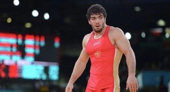 Чемпион мира Абдусалам Гадисов поддержал проект «Полицейский тренер юных спортсменов» Чемпион мира Абдусалам Гадисов поддержал проект «Полицейский тренер юных спортсменов»