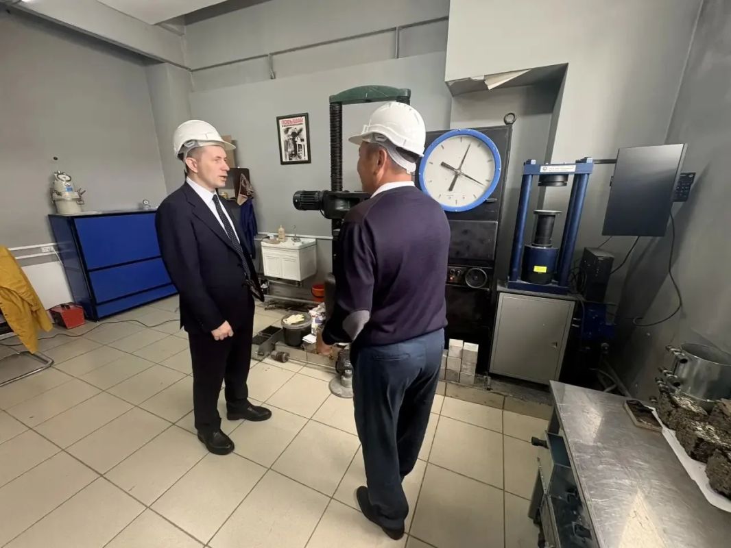 Второй точкой визита замминистра экономического развития РФ стал завод ЖБИ «Транснедро» Второй точкой визита замминистра экономического развития РФ стал завод ЖБИ «Транснедро»