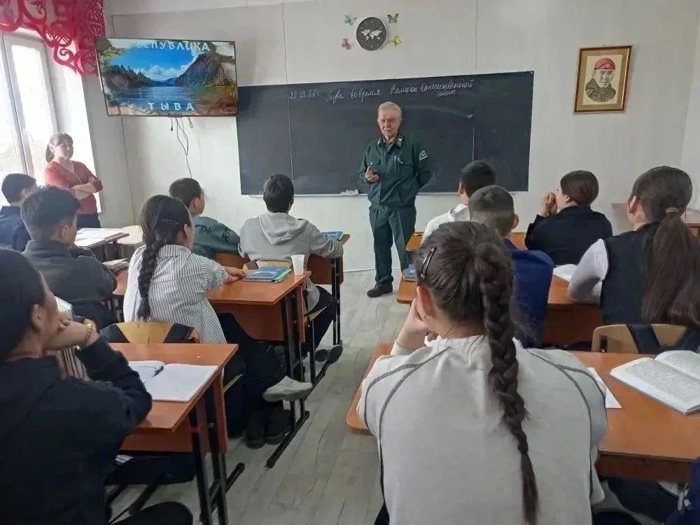 В Туве лесные инспекторы разъясняют правила пожарной безопасности в лесах В Туве лесные инспекторы разъясняют правила пожарной безопасности в лесах