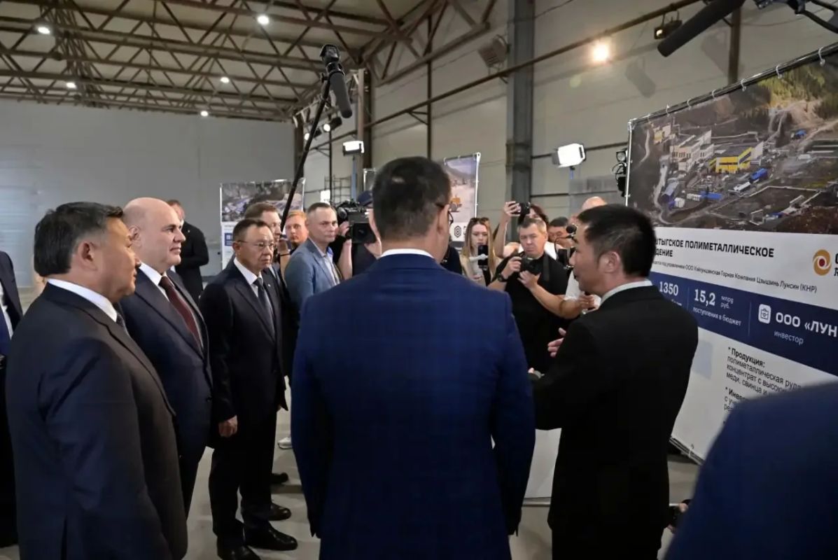 Глава Минстроя России Ирек Файзуллин в рамках рабочей поездки в Республику Тыва посетил предприятие по производству железобетонных изделий ООО «Восток» в Кызыле Глава Минстроя России Ирек Файзуллин в рамках рабочей поездки в Республику Тыва посетил предприятие по производству железобетонных изделий ООО «Восток» в Кызыле
