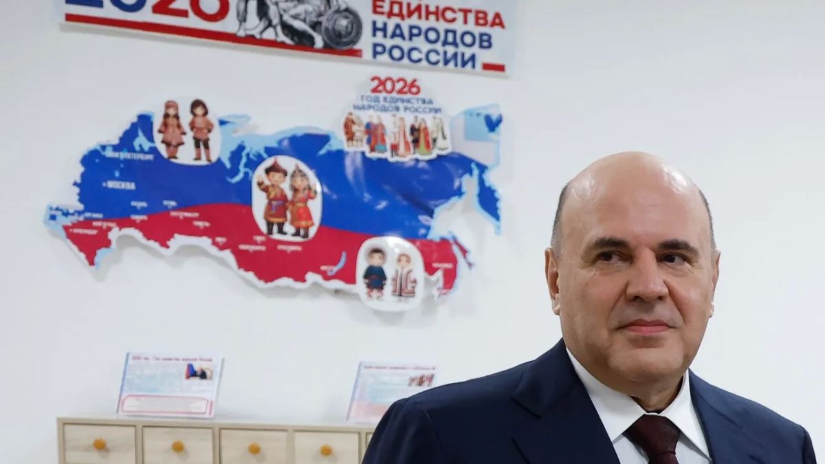 Во время визита в Туву премьер-министр Правительства России Михаил Мишустин вместе с министром просвещения России Сергеем Кравцовым и Главой Тувы Владиславом Ховалыгом посетили школу №22 города Кызыла, а также ознакомились с... Во время визита в Туву премьер-министр Правительства России Михаил Мишустин вместе с министром просвещения России Сергеем Кравцовым и Главой Тувы Владиславом Ховалыгом посетили школу №22 города Кызыла, а также ознакомились с...