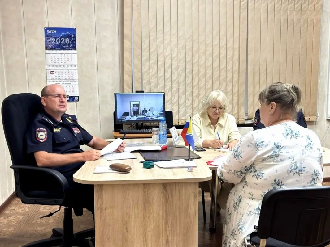 Министр внутренних дел по Республике Тыва Юрий Завьялов провел личный прием граждан Министр внутренних дел по Республике Тыва Юрий Завьялов провел личный прием граждан