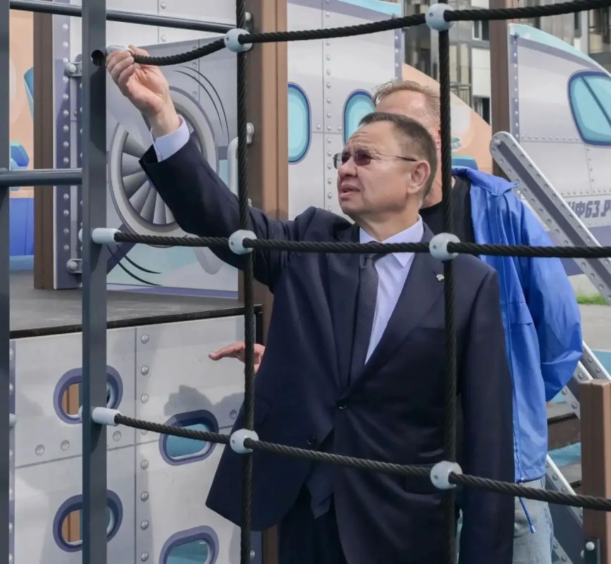 Владислав Ховалыг: На днях в Туве работала большая делегация федеральных руководителей во главе с Премьер-министром Михаилом Владимировичем Мишустиным Владислав Ховалыг: На днях в Туве работала большая делегация федеральных руководителей во главе с Премьер-министром Михаилом Владимировичем Мишустиным