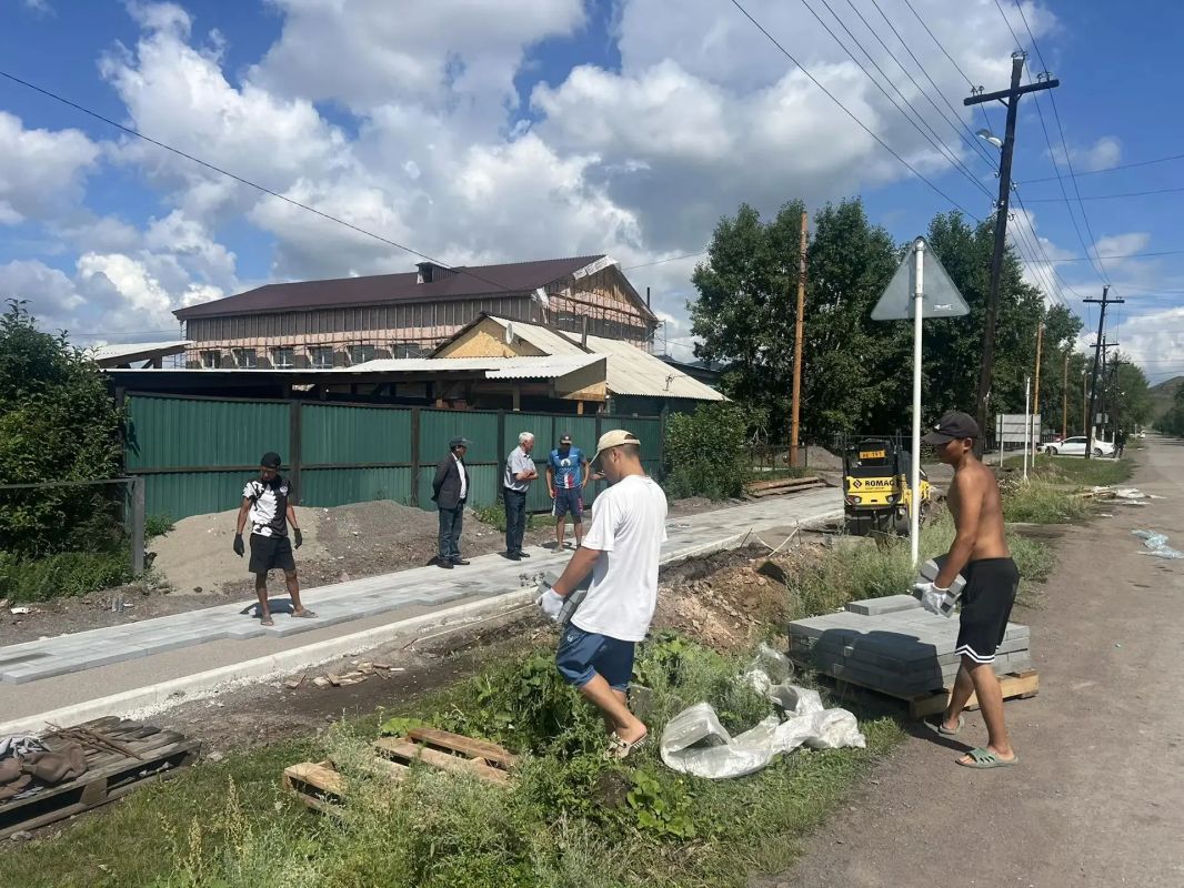 Председатель Верховного Хурала Кан-оол Даваа проинспектировал ход строительства и благоустройства в Каа-Хемском и Пий-Хемском кожуунах Председатель Верховного Хурала Кан-оол Даваа проинспектировал ход строительства и благоустройства в Каа-Хемском и Пий-Хемском кожуунах