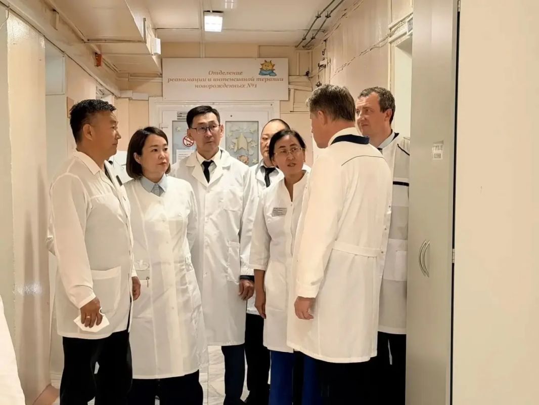 Владислав Ховалыг: На днях в Туве работала большая делегация федеральных руководителей во главе с Премьер-министром Михаилом Владимировичем Мишустиным Владислав Ховалыг: На днях в Туве работала большая делегация федеральных руководителей во главе с Премьер-министром Михаилом Владимировичем Мишустиным