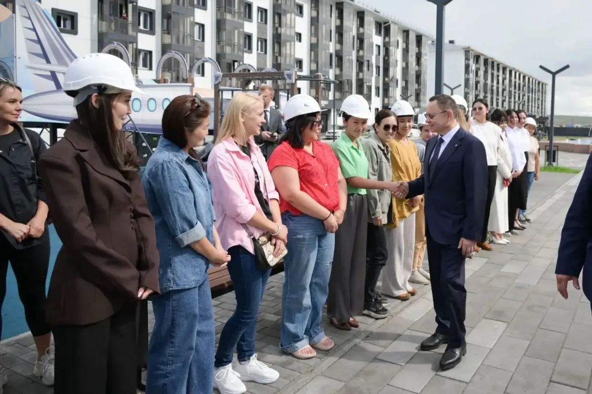 Владислав Ховалыг: На днях в Туве работала большая делегация федеральных руководителей во главе с Премьер-министром Михаилом Владимировичем Мишустиным Владислав Ховалыг: На днях в Туве работала большая делегация федеральных руководителей во главе с Премьер-министром Михаилом Владимировичем Мишустиным