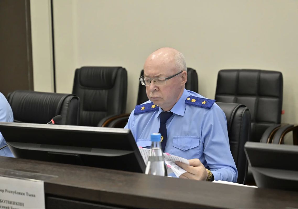 Исполняющий обязанности начальника управления Генеральной прокуратуры Российской Федерации по Сибирскому федеральному округу Баир Доржиев принял участие в заседании коллегии прокуратуры Республики Тыва Исполняющий обязанности начальника управления Генеральной прокуратуры Российской Федерации по Сибирскому федеральному округу Баир Доржиев принял участие в заседании коллегии прокуратуры Республики Тыва