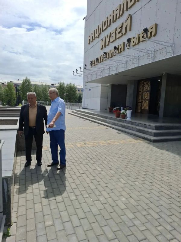 Сегодня рабочий график министра культуры выдался насыщенным — руководитель ведомства посетил сразу три знаковых объекта, где сейчас кипит работа Сегодня рабочий график министра культуры выдался насыщенным — руководитель ведомства посетил сразу три знаковых объекта, где сейчас кипит работа