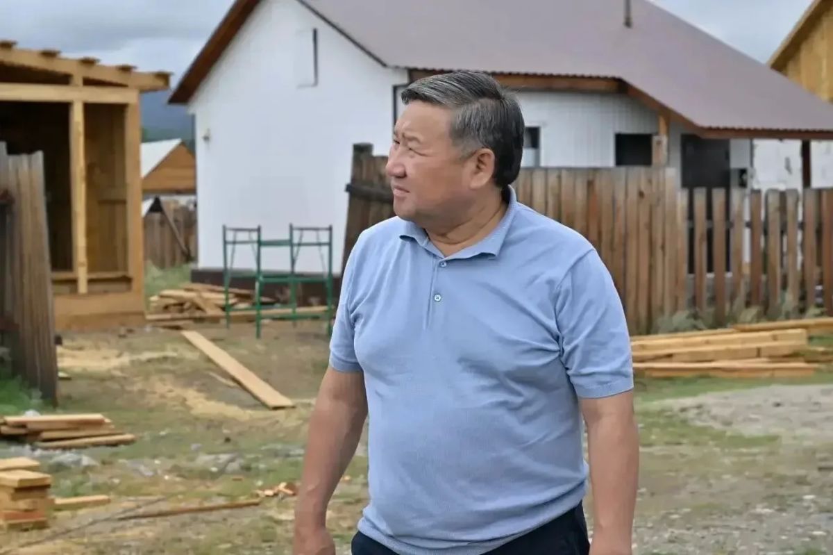 Глава Тувы Владислав Ховалыг сегодня, 8 августа, совершил рабочий выезд в Тандинский район Глава Тувы Владислав Ховалыг сегодня, 8 августа, совершил рабочий выезд в Тандинский район