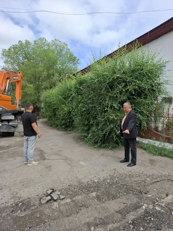Сегодня рабочий график министра культуры выдался насыщенным — руководитель ведомства посетил сразу три знаковых объекта, где сейчас кипит работа Сегодня рабочий график министра культуры выдался насыщенным — руководитель ведомства посетил сразу три знаковых объекта, где сейчас кипит работа