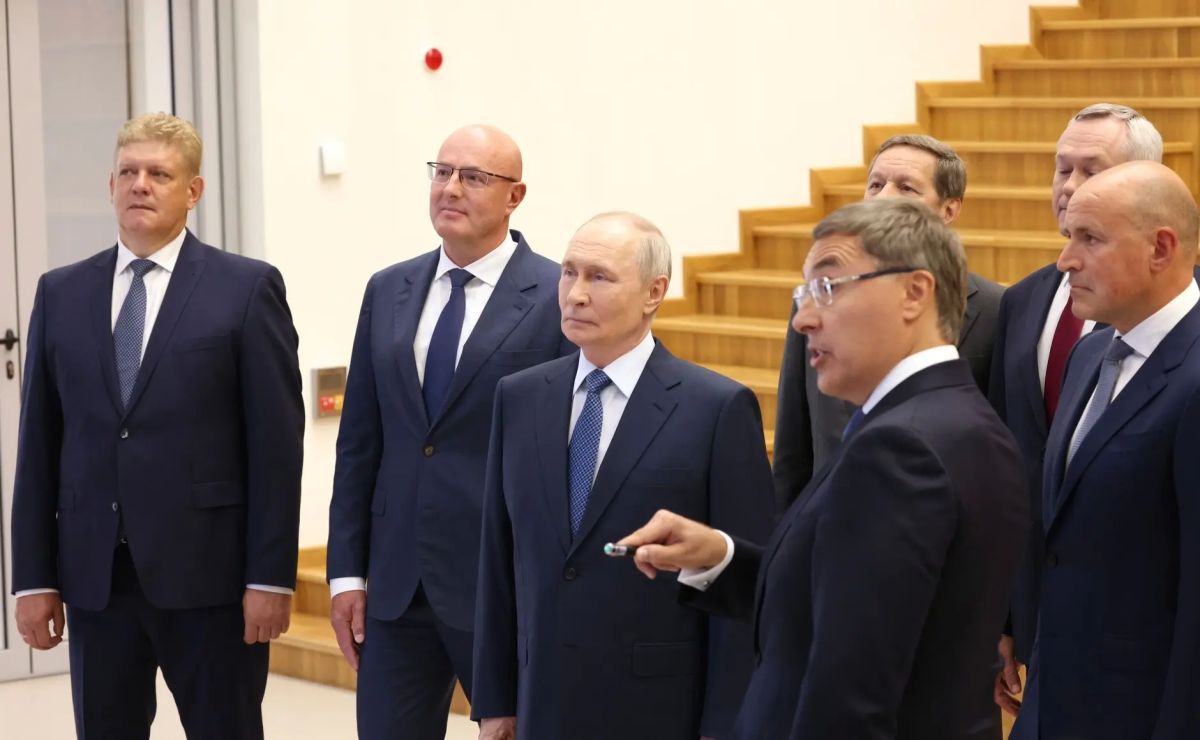 Анатолий Серышев сопровождает Владимира Путина в рабочей поездке в Новосибирскую область Анатолий Серышев сопровождает Владимира Путина в рабочей поездке в Новосибирскую область