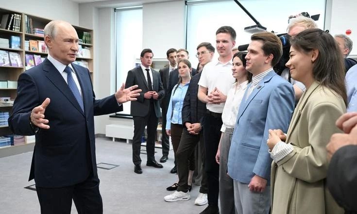 Анатолий Серышев сопровождает Владимира Путина в рабочей поездке в Новосибирскую область Анатолий Серышев сопровождает Владимира Путина в рабочей поездке в Новосибирскую область