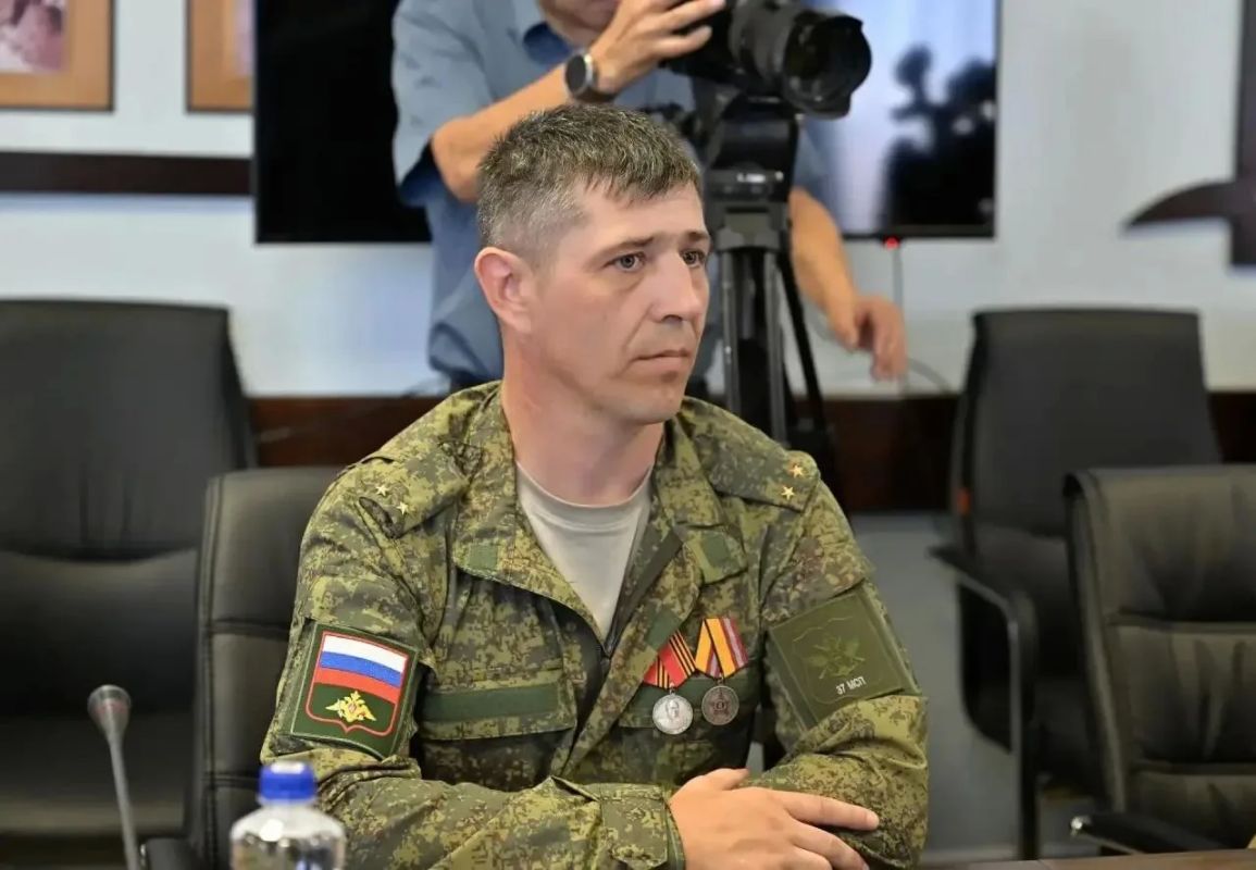 Глава Тувы Владислав Ховалыг встретился с действующими военнослужащими, участниками специальной военной операции Глава Тувы Владислав Ховалыг встретился с действующими военнослужащими, участниками специальной военной операции