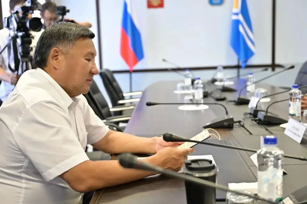Глава Тувы Владислав Ховалыг встретился с действующими военнослужащими, участниками специальной военной операции Глава Тувы Владислав Ховалыг встретился с действующими военнослужащими, участниками специальной военной операции