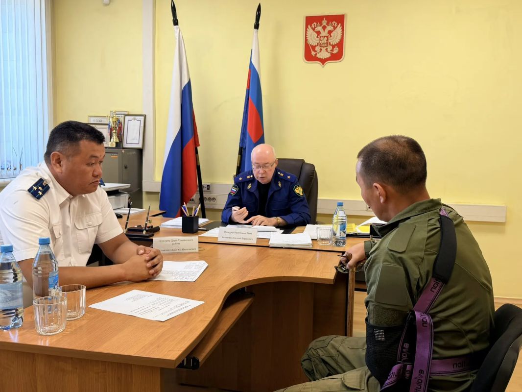 Прокурор республики Ботвинкин Евгений Борисович в ходе рабочей поездки посетил Монгун-Тайгинский, Овюрский и Дзун-Хемчикский районы Прокурор республики Ботвинкин Евгений Борисович в ходе рабочей поездки посетил Монгун-Тайгинский, Овюрский и Дзун-Хемчикский районы