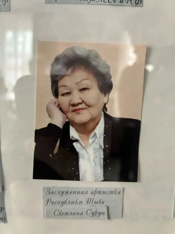 Министр МВД по Республике Тыва поздравил с 80-летием ветерана культуры Светлану Сурун Министр внутренних дел по Республике Тыва генерал-майор полиции Юрий Завьялов вместе со своими заместителями поздравил с 80-летним юбилеем... Министр МВД по Республике Тыва поздравил с 80-летием ветерана культуры Светлану Сурун Министр внутренних дел по Республике Тыва генерал-майор полиции Юрий Завьялов вместе со своими заместителями поздравил с 80-летним юбилеем...