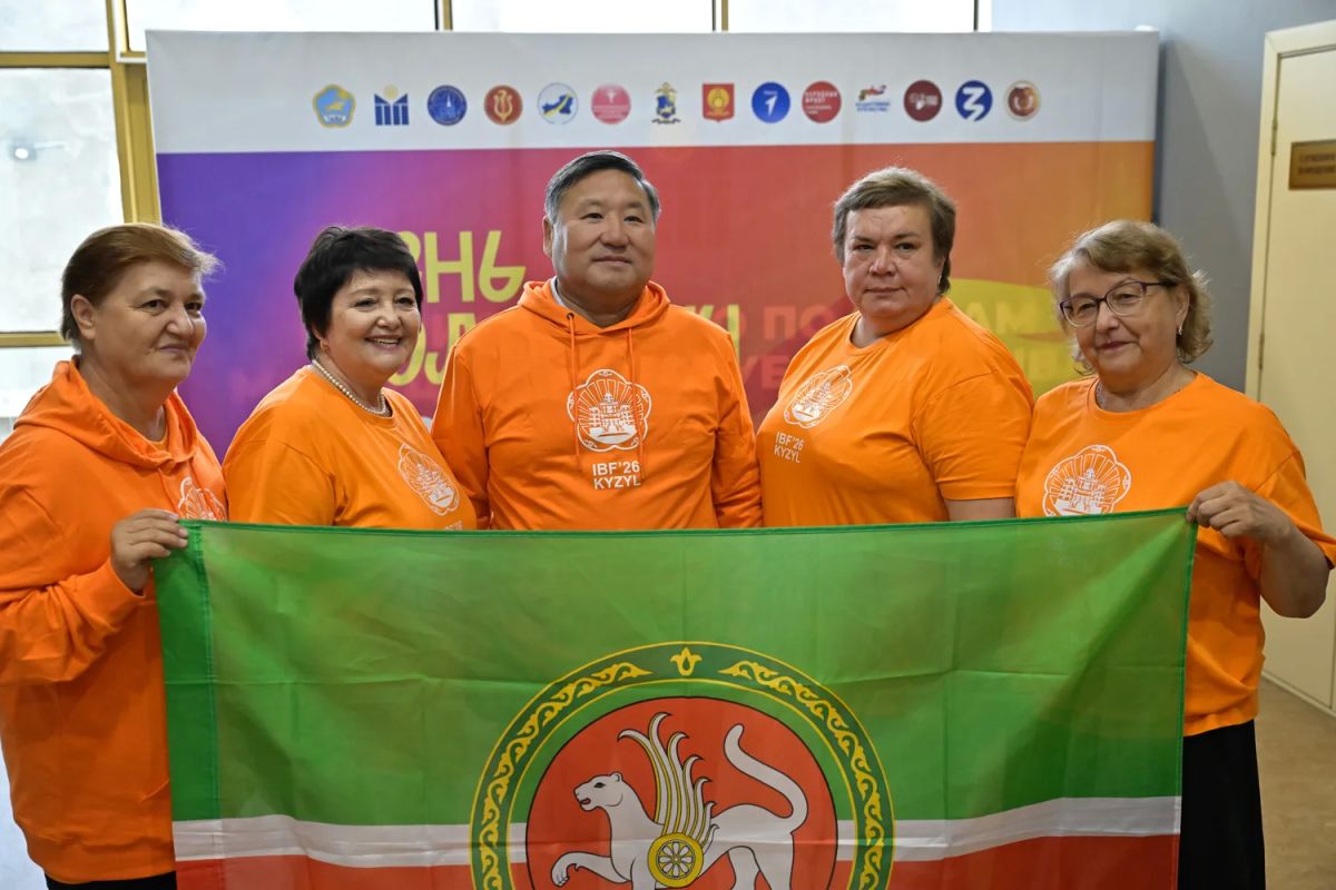 Владислав Ховалыг встретился с волонтёрами IV Международного буддийского форума Владислав Ховалыг встретился с волонтёрами IV Международного буддийского форума