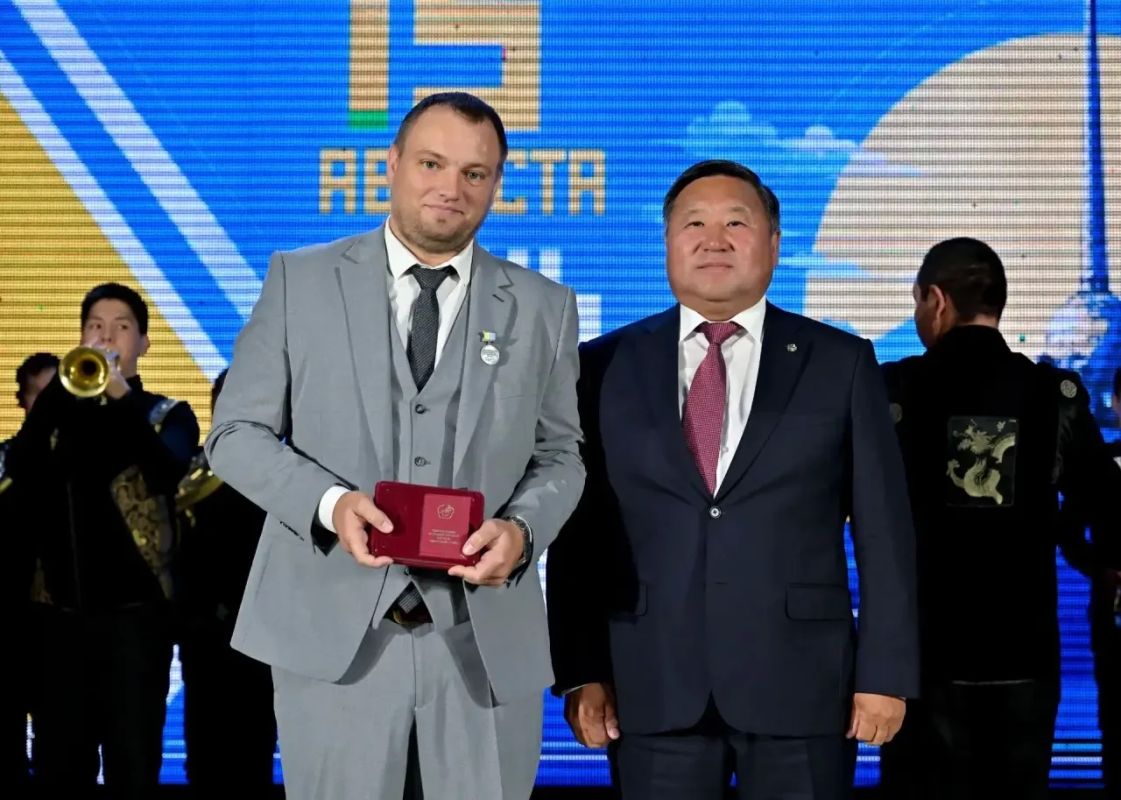 Владислав Ховалыг: В День Республики мы по традиции чествовали наших земляков — тех, кто составляет гордость тувинской земли Владислав Ховалыг: В День Республики мы по традиции чествовали наших земляков — тех, кто составляет гордость тувинской земли