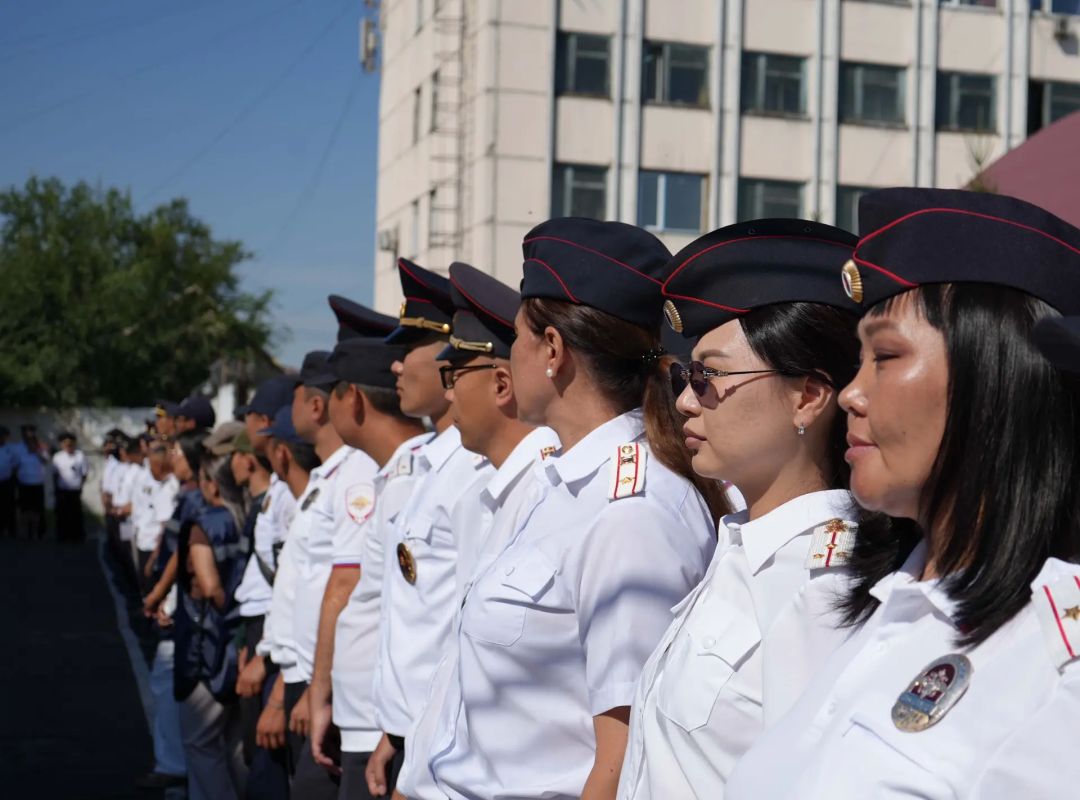 В Кызыле сотрудники полиции обеспечивают общественный порядок в первый день Международного буддийского форума В Кызыле сотрудники полиции обеспечивают общественный порядок в первый день Международного буддийского форума