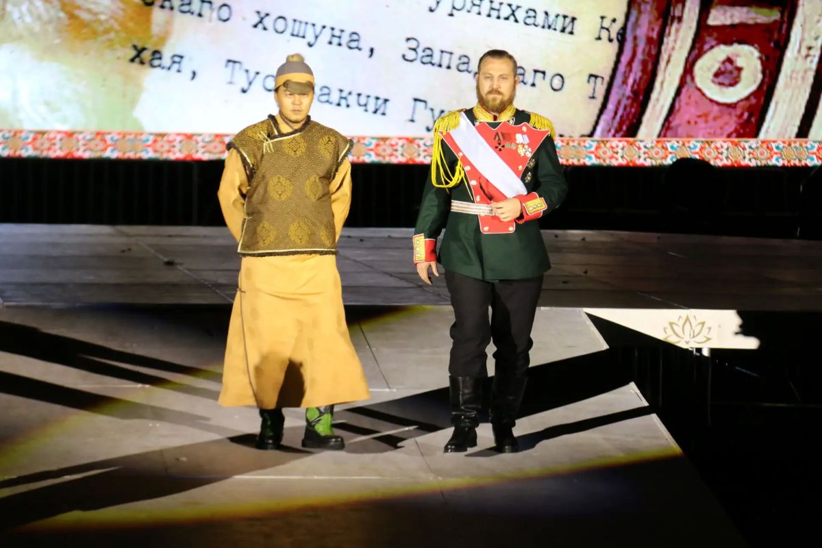 В рамках IV Международного буддийского форума в Кызыле состоялось массовое праздничное представление «Колыбель вселенной кочевника» В рамках IV Международного буддийского форума в Кызыле состоялось массовое праздничное представление «Колыбель вселенной кочевника»