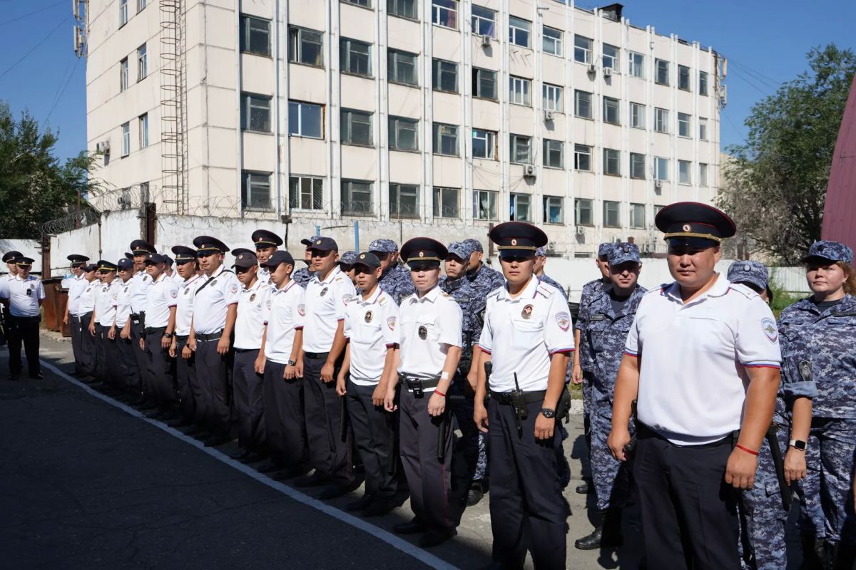 В Кызыле сотрудники полиции обеспечивают общественный порядок в первый день Международного буддийского форума В Кызыле сотрудники полиции обеспечивают общественный порядок в первый день Международного буддийского форума