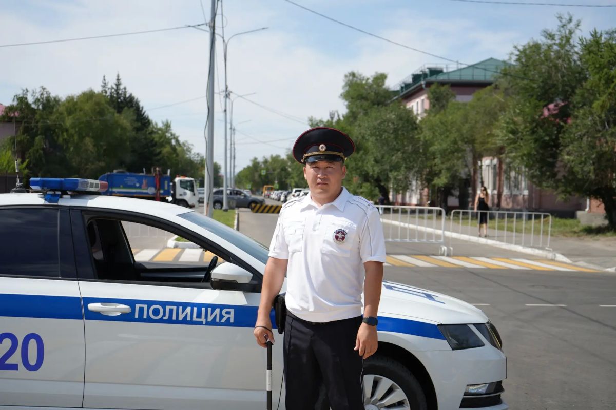 В Кызыле сотрудники полиции обеспечивают общественный порядок в первый день Международного буддийского форума В Кызыле сотрудники полиции обеспечивают общественный порядок в первый день Международного буддийского форума