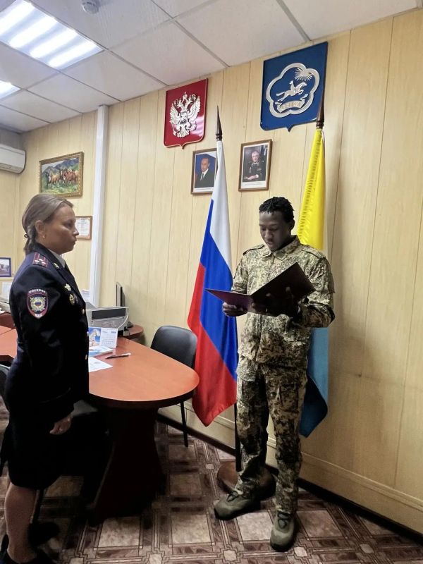Сегодня сотрудниками Управления по вопросам миграции проведена торжественная церемония принесения Присяги гражданина Российской Федерации и вручение паспортов гражданина Российской Федерации Сегодня сотрудниками Управления по вопросам миграции проведена торжественная церемония принесения Присяги гражданина Российской Федерации и вручение паспортов гражданина Российской Федерации