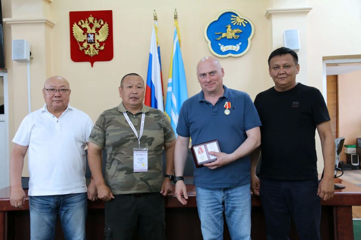 Лётному составу «Русских витязей» — парламентские награды Верховного Хурала Лётному составу «Русских витязей» — парламентские награды Верховного Хурала