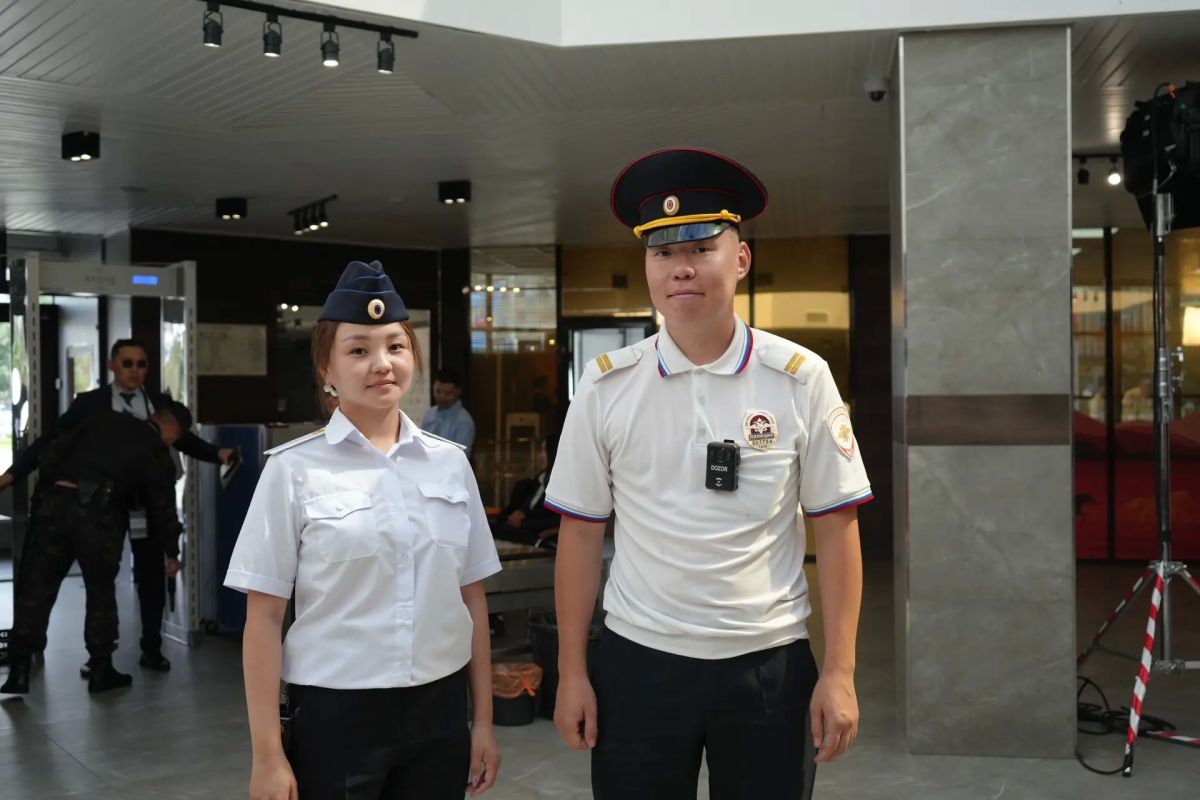В Кызыле сотрудники полиции продолжают обеспечивать общественный порядок в период проведения буддийского форума В Кызыле сотрудники полиции продолжают обеспечивать общественный порядок в период проведения буддийского форума
