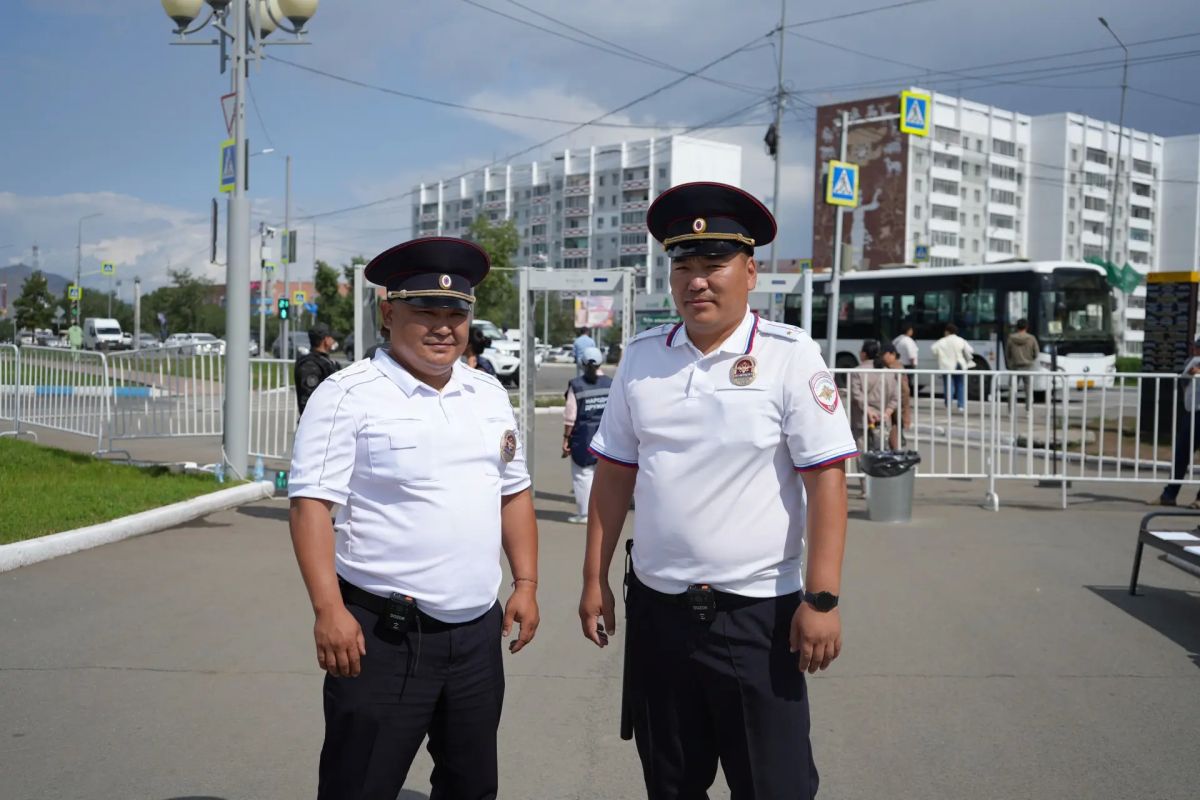 В Кызыле сотрудники полиции продолжают обеспечивать общественный порядок в период проведения буддийского форума В Кызыле сотрудники полиции продолжают обеспечивать общественный порядок в период проведения буддийского форума