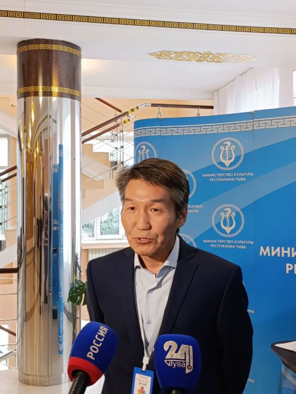 В Министерстве культуры Тувы началась пресс-конференция, посвященная межрегиональному фестивалю "Олчей" с участием коллективов "Тюльпан" (Калмыкия), "Байкал" (Бурятия) и "Саяны" (Тува) В Министерстве культуры Тувы началась пресс-конференция, посвященная межрегиональному фестивалю "Олчей" с участием коллективов "Тюльпан" (Калмыкия), "Байкал" (Бурятия) и "Саяны" (Тува)