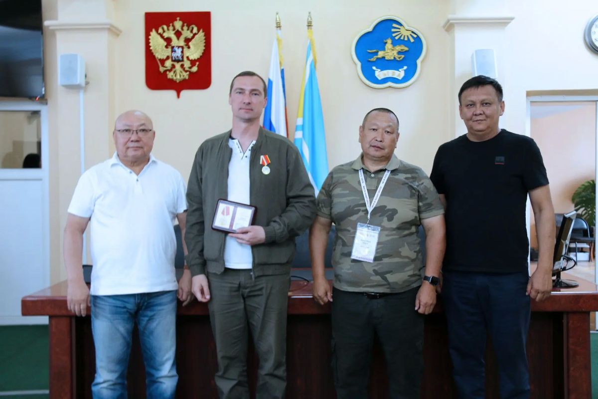 Лётному составу «Русских витязей» — парламентские награды Верховного Хурала Лётному составу «Русских витязей» — парламентские награды Верховного Хурала
