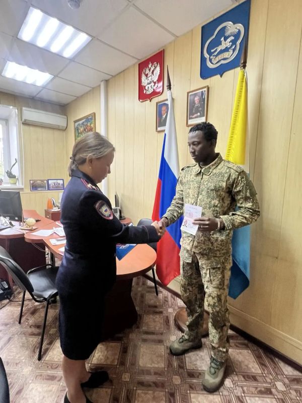 Сегодня сотрудниками Управления по вопросам миграции проведена торжественная церемония принесения Присяги гражданина Российской Федерации и вручение паспортов гражданина Российской Федерации Сегодня сотрудниками Управления по вопросам миграции проведена торжественная церемония принесения Присяги гражданина Российской Федерации и вручение паспортов гражданина Российской Федерации