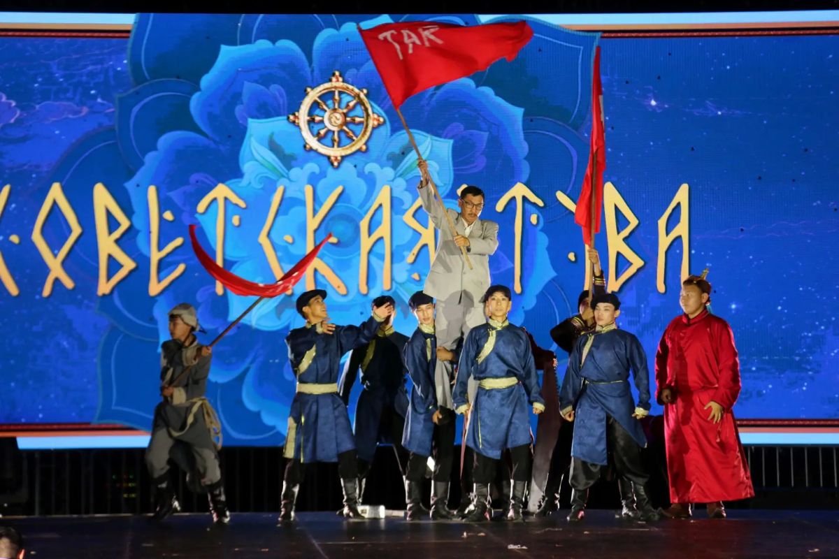 Масштабным театрализованным представлением «Колыбель Вселенной кочевников» завершился первый день IV Международного буддийского форума в столице Республики Тыва Кызыле Масштабным театрализованным представлением «Колыбель Вселенной кочевников» завершился первый день IV Международного буддийского форума в столице Республики Тыва Кызыле