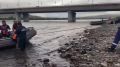 В Тыве росгвардейцы на катерах оказали помощь группе сапбордистов, оказавшихся в непогоду на Енисее