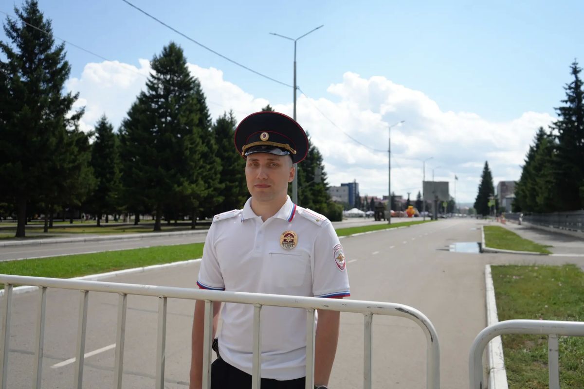 В Кызыле сотрудники полиции продолжают обеспечивать общественный порядок в период проведения буддийского форума В Кызыле сотрудники полиции продолжают обеспечивать общественный порядок в период проведения буддийского форума