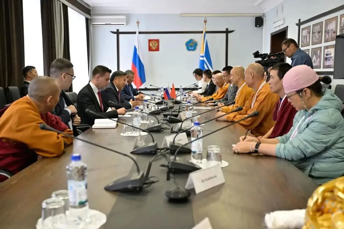 На полях IV Международного буддийского форума продолжаются деловые встречи Главы Тувы Владислава Ховалыга На полях IV Международного буддийского форума продолжаются деловые встречи Главы Тувы Владислава Ховалыга