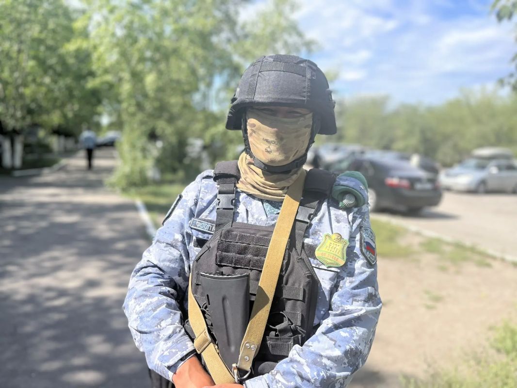 «Безопасность суда: отрабатываем действия в чрезвычайных ситуациях» «Безопасность суда: отрабатываем действия в чрезвычайных ситуациях»