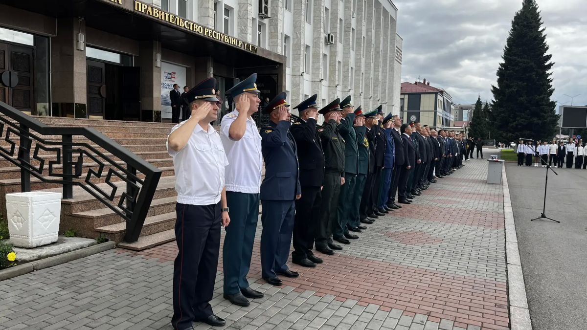 Вместе поднимаем флаг России! Вместе поднимаем флаг России!
