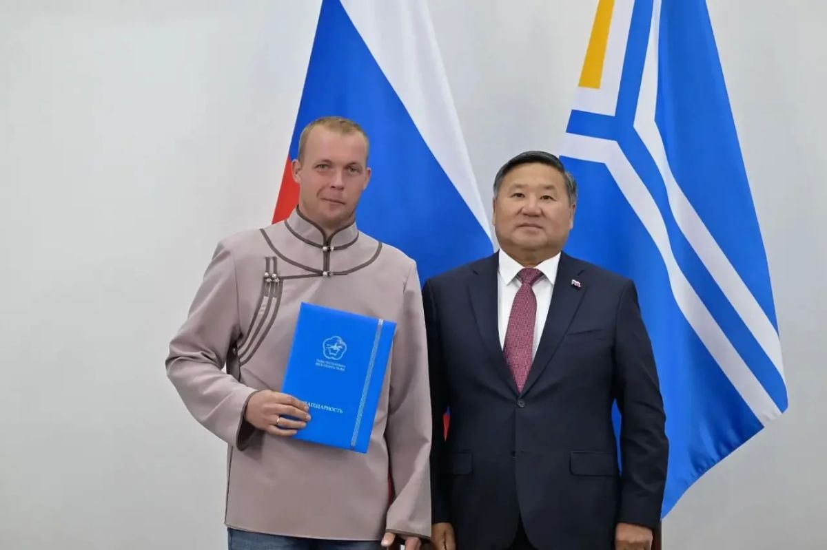 Владислав Ховалыг: В торжественной обстановке вручил государственные награды и поощрения тем, кто внес свой вклад в проведение IV Международного буддийского форума Владислав Ховалыг: В торжественной обстановке вручил государственные награды и поощрения тем, кто внес свой вклад в проведение IV Международного буддийского форума