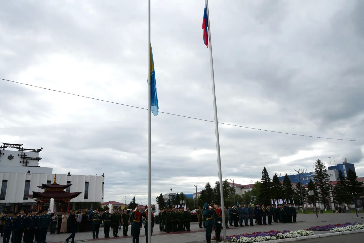 Руководство и личный состав МВД по Республике Тыва приняли участие в церемонии торжественного поднятия государственного флага Российской Федерации Руководство и личный состав МВД по Республике Тыва приняли участие в церемонии торжественного поднятия государственного флага Российской Федерации
