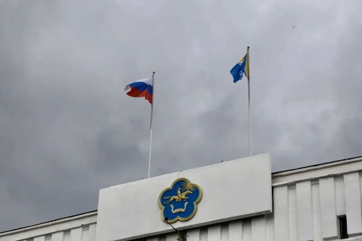 Прокурор Республики Тыва Ботвинкин Евгений Борисович принял участие в церемонии торжественного поднятия Государственного флага Российской Федерации Прокурор Республики Тыва Ботвинкин Евгений Борисович принял участие в церемонии торжественного поднятия Государственного флага Российской Федерации