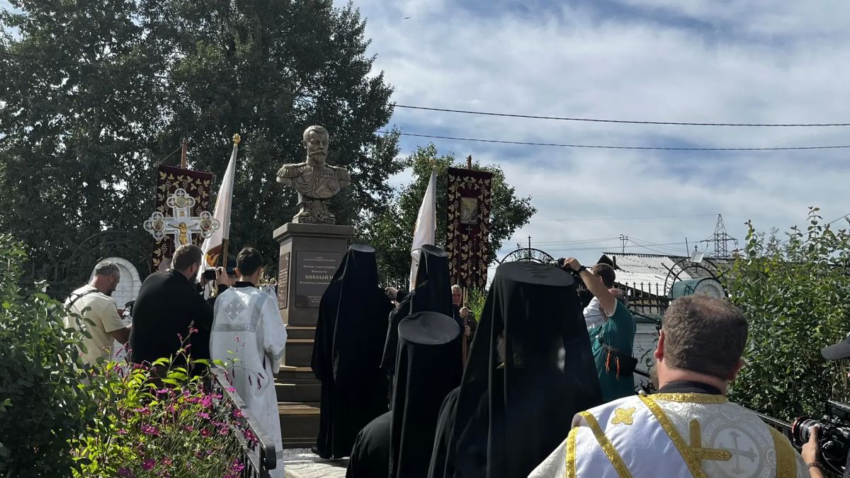 В Кызыле состоялось открытие памятника императору Николаю II В Кызыле состоялось открытие памятника императору Николаю II