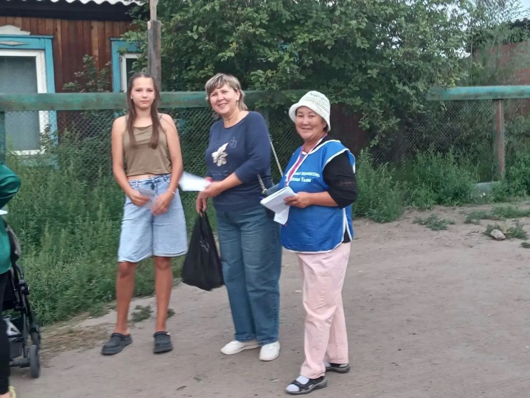В Туве продолжается адресное информирование избирателей В Туве продолжается адресное информирование избирателей