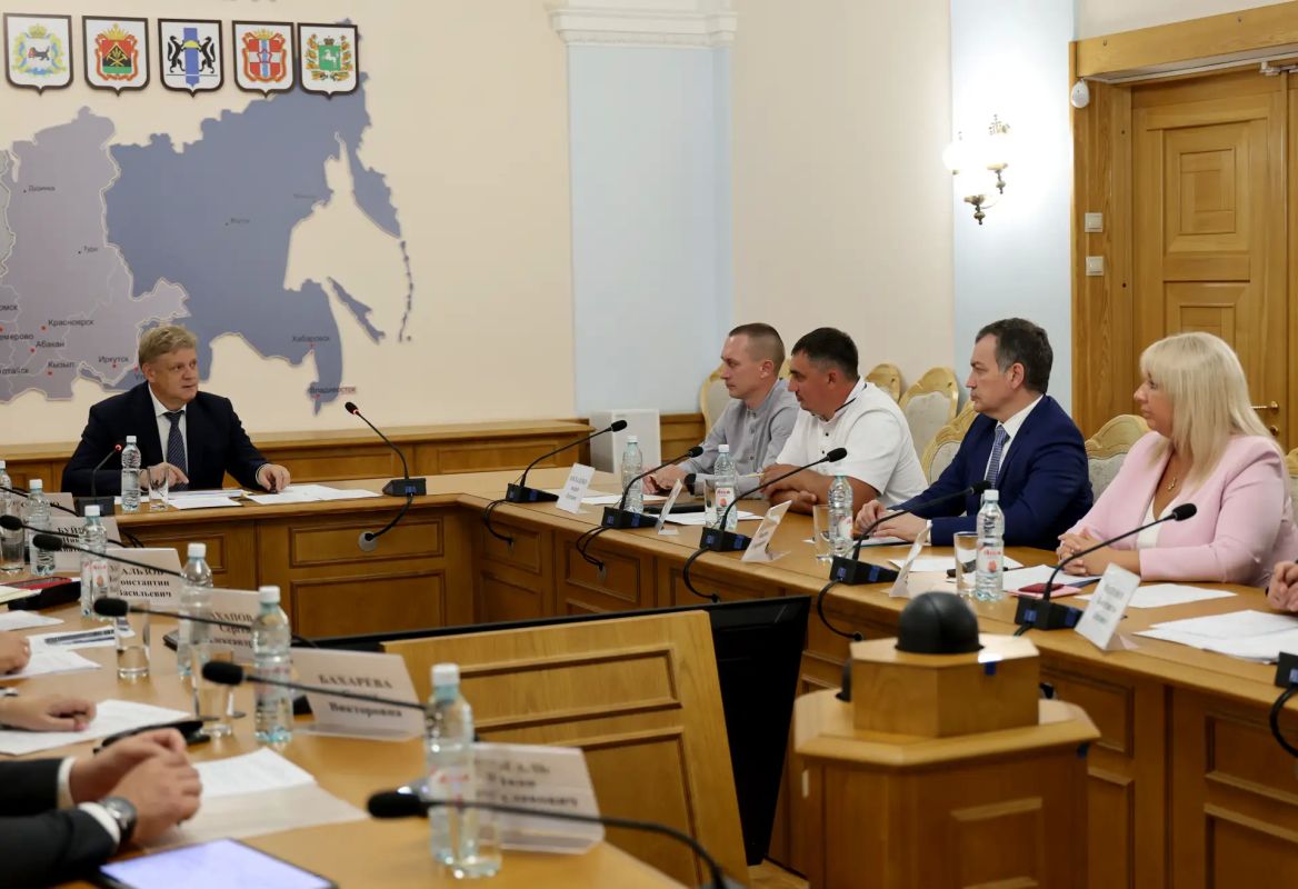 Полномочный представитель Президента Российской Федерации в Сибирском федеральном округе Анатолий Серышев провёл рабочую встречу с руководством автономной некоммерческой организации «Физкультурно-спортивный клуб инвалидов и... Полномочный представитель Президента Российской Федерации в Сибирском федеральном округе Анатолий Серышев провёл рабочую встречу с руководством автономной некоммерческой организации «Физкультурно-спортивный клуб инвалидов и...
