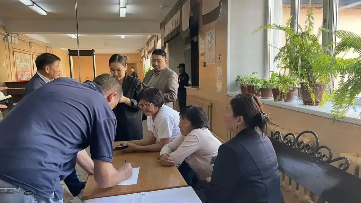 На избирательных участках Тувы проводятся тренировочные учения по антитеррористической безопасности На избирательных участках Тувы проводятся тренировочные учения по антитеррористической безопасности