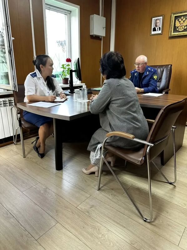 Прокурор республики Ботвинкин Евгений Борисович в ходе рабочей поездки в Каа-Хемский район провел личный прием граждан Прокурор республики Ботвинкин Евгений Борисович в ходе рабочей поездки в Каа-Хемский район провел личный прием граждан