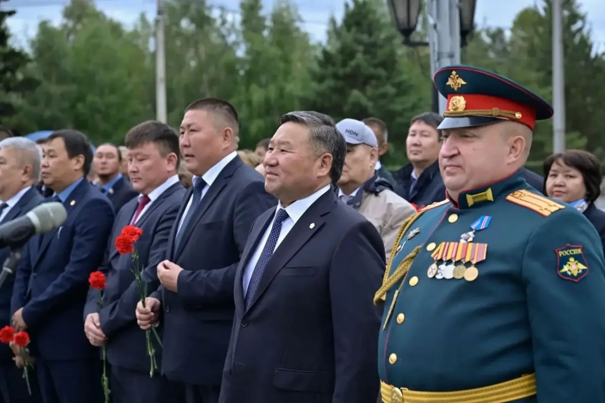 Владислав Ховалыг: Сегодня в республике отмечают не только начало учебного года, но и День исторической памяти и чести тувинских добровольцев Владислав Ховалыг: Сегодня в республике отмечают не только начало учебного года, но и День исторической памяти и чести тувинских добровольцев