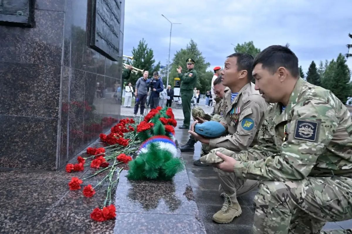 Владислав Ховалыг: Сегодня в республике отмечают не только начало учебного года, но и День исторической памяти и чести тувинских добровольцев Владислав Ховалыг: Сегодня в республике отмечают не только начало учебного года, но и День исторической памяти и чести тувинских добровольцев